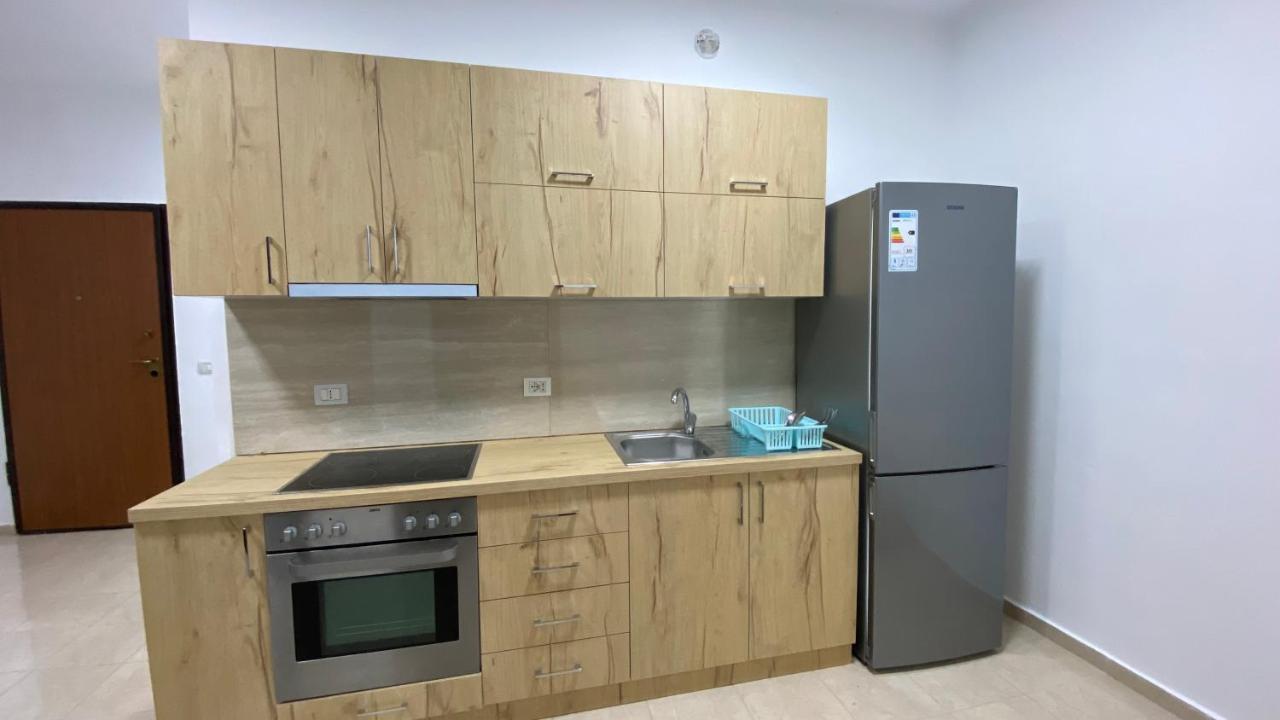 Anna'S Apartament Lushnje Экстерьер фото