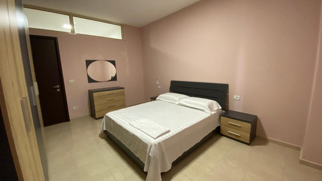 Anna'S Apartament Lushnje Экстерьер фото